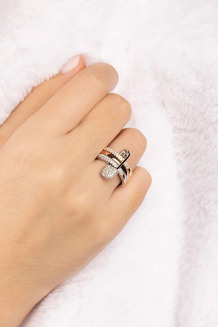 APM Ring - Monaco safety pin ring in tricolor, worn on hand
