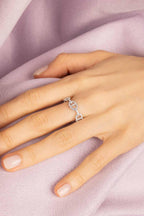 APM Ring - Maille marin ring in silver, close-up on hand