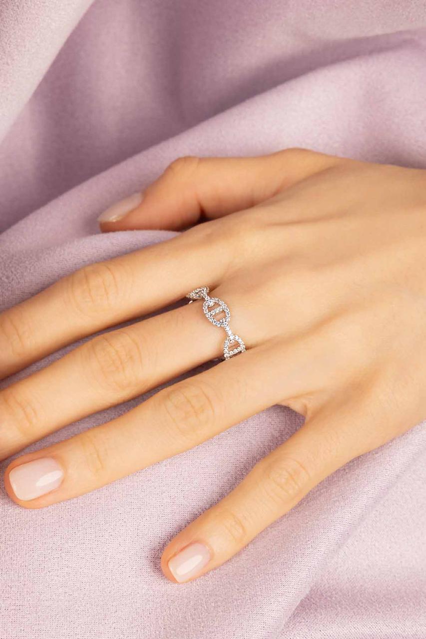 APM Ring - Maille marin ring in silver, close-up on hand
