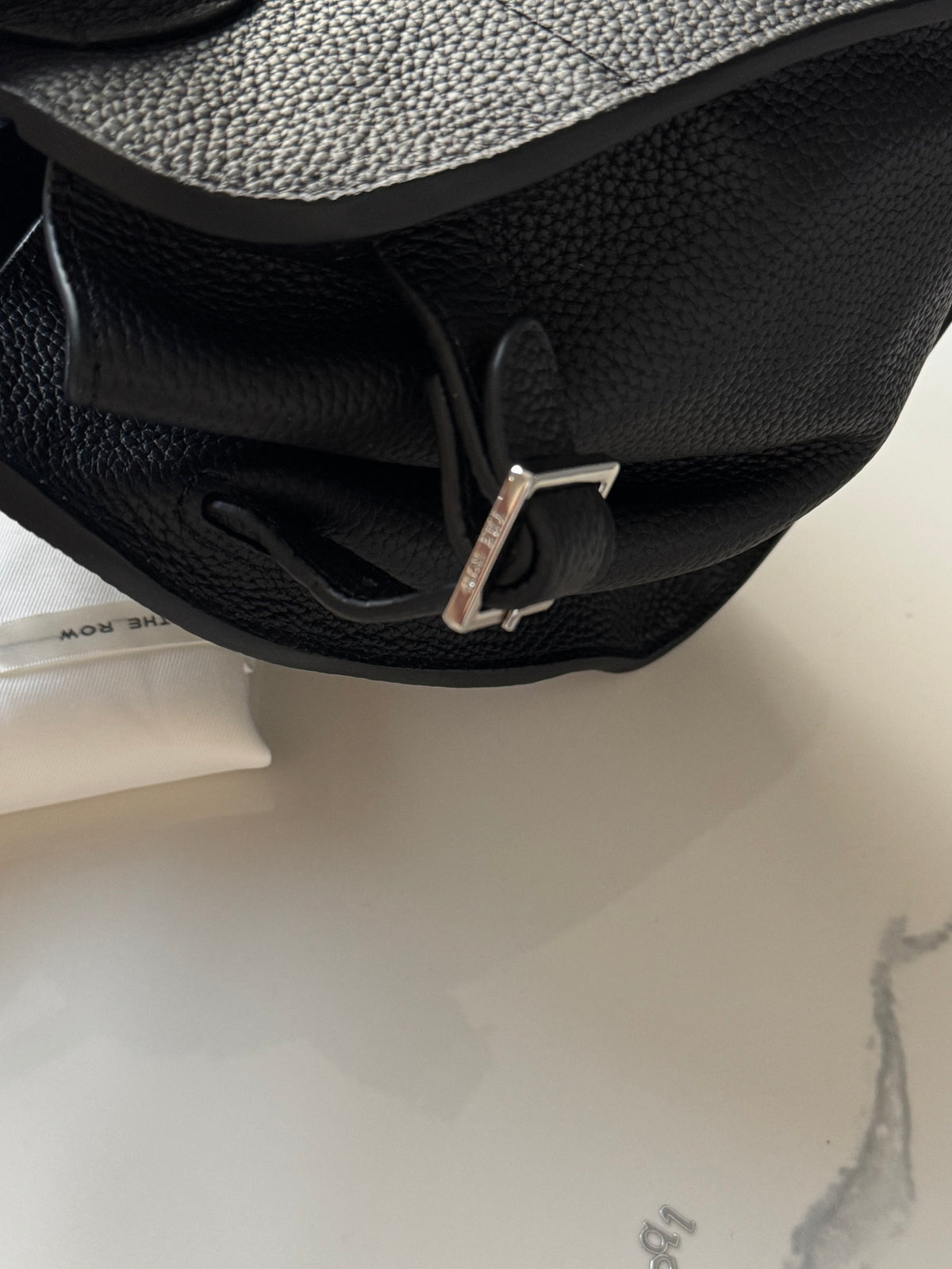 Soft Margaux 10 Grained Leather Handbag Black