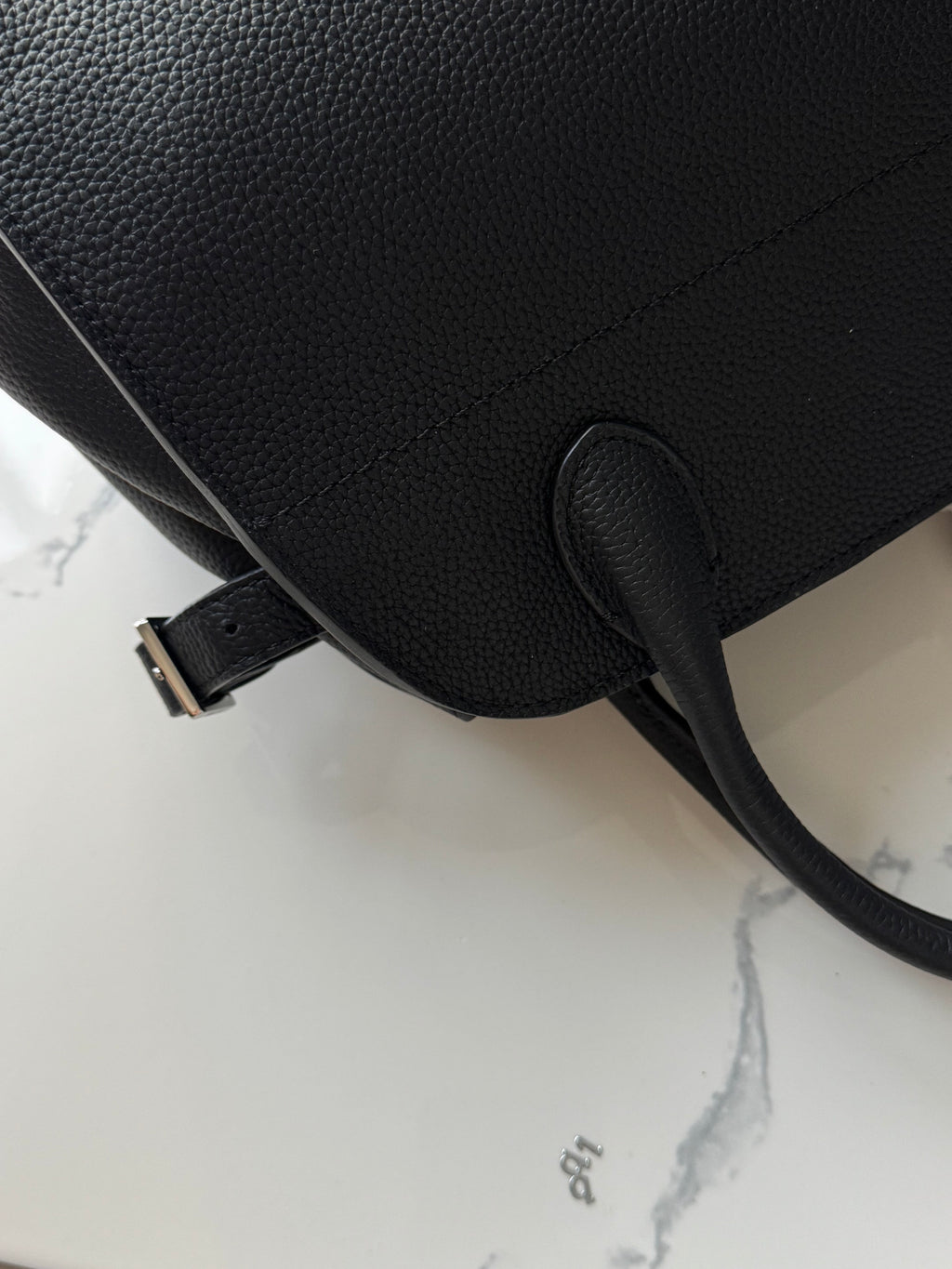 Soft Margaux 10 Grained Leather Handbag Black