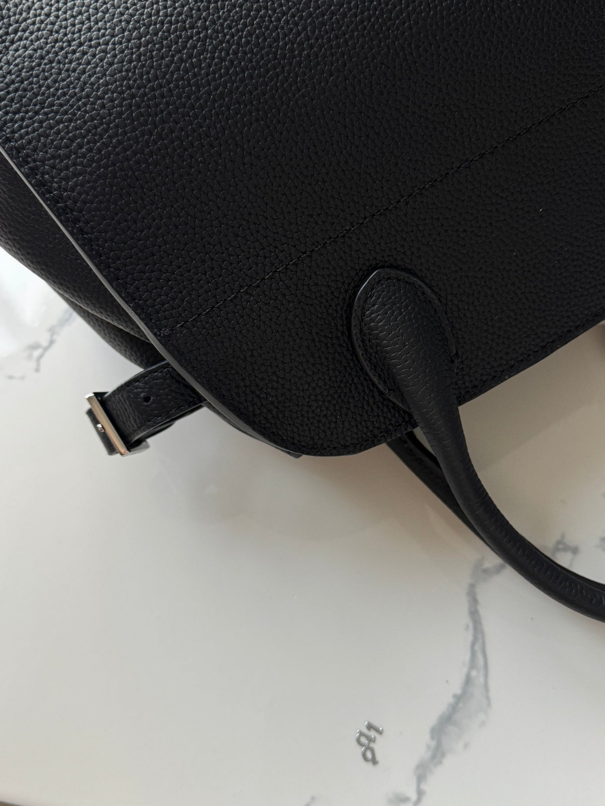 Soft Margaux 10 Grained Leather Handbag Black