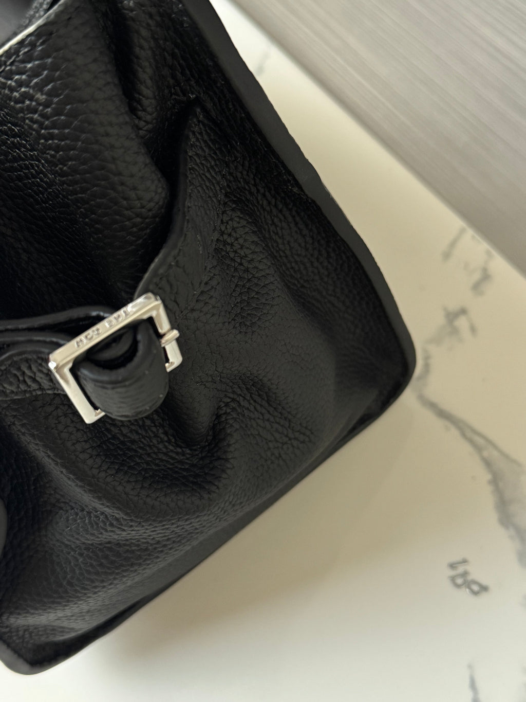 Soft Margaux 10 Grained Leather Handbag Black