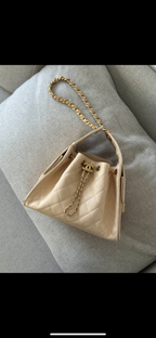 C25 — beige
