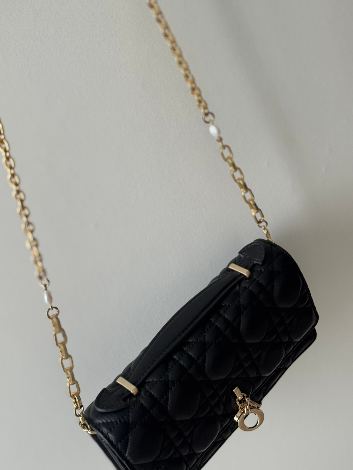 Dr My D - Black, on pearl and gold chain strap