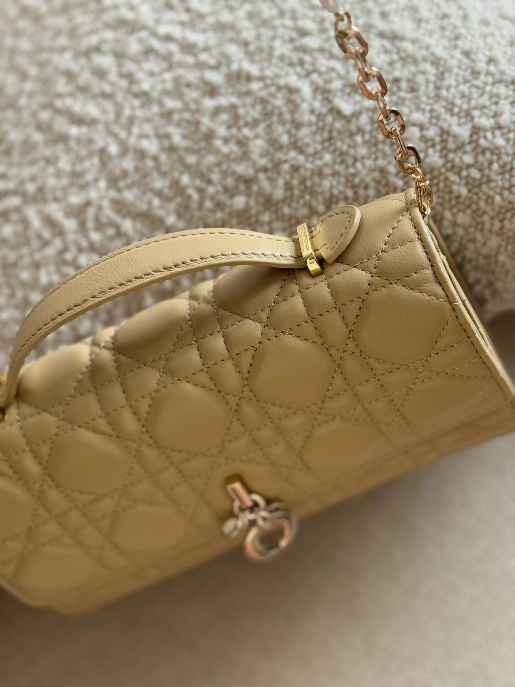 Dr My D - Beige, handle and chain detail