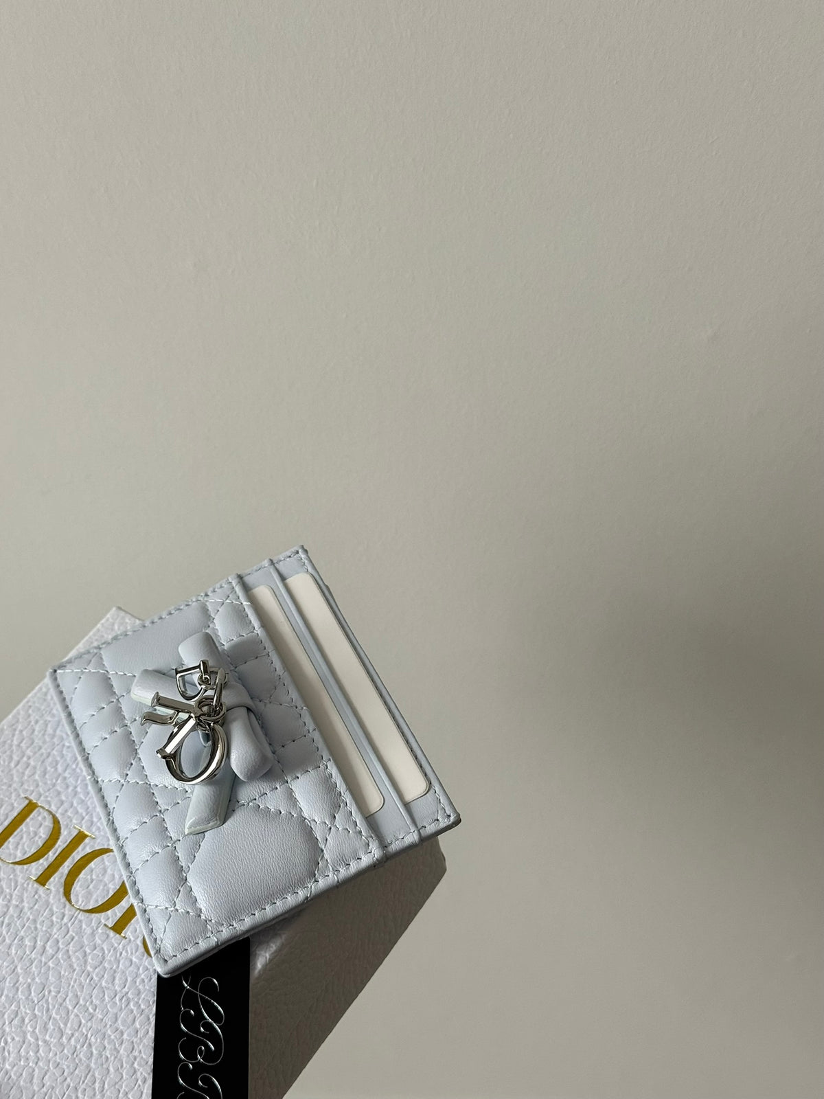 DR Freesia Card Holder
