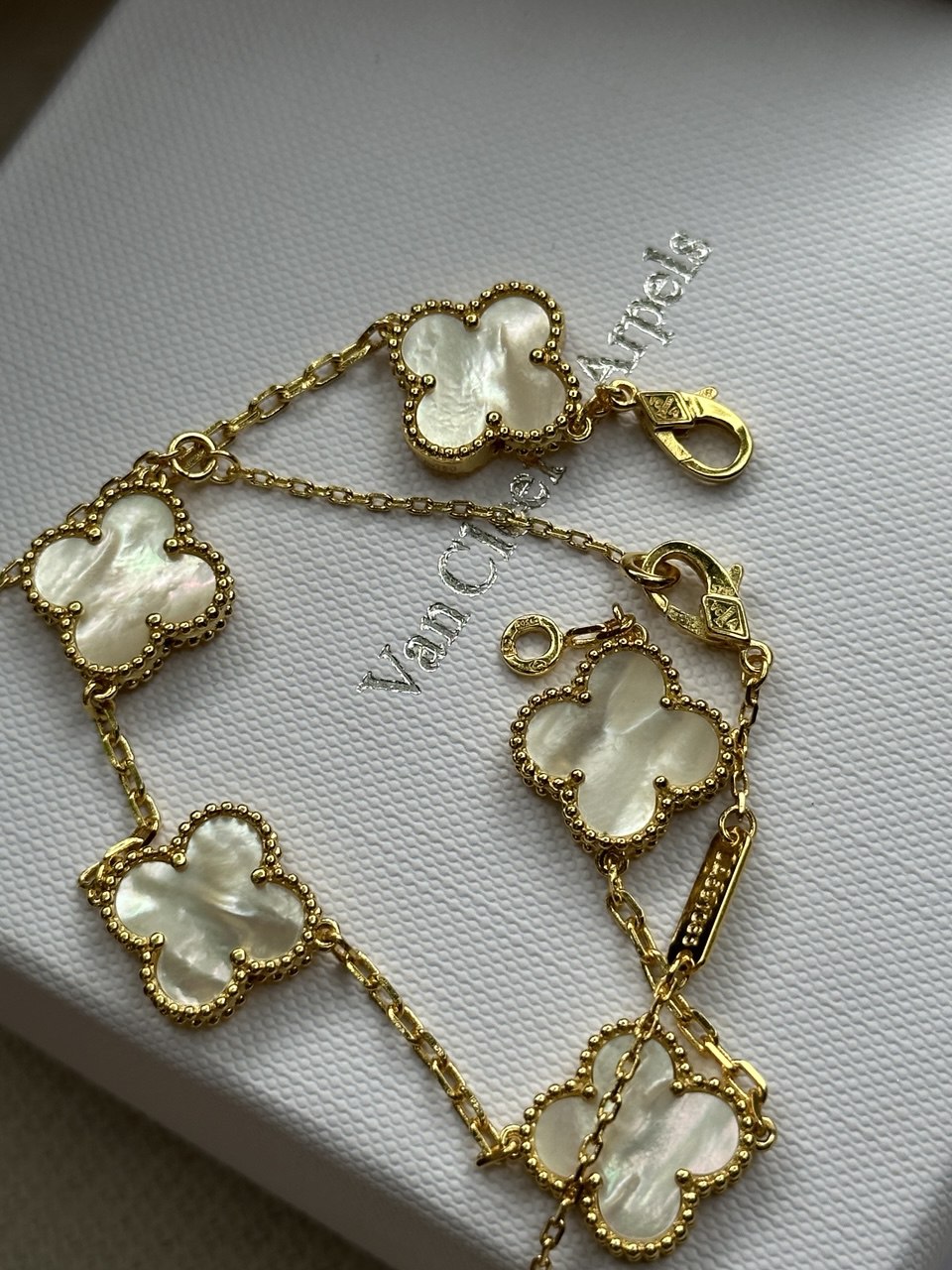 VCA Bracelet - Yellow Gold, white mother-of-pearl clovers